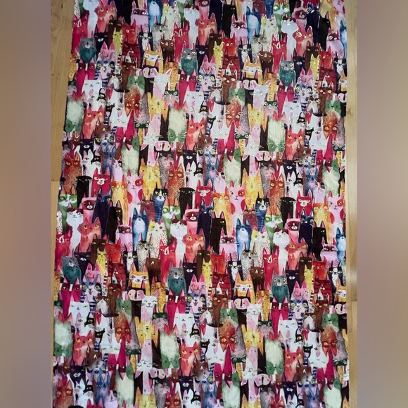 🐈‍⬛🌟Fantastic Cats Ensemble Scarf Oulined in Metallic Gold | 29”W x 70”L - Picture 10 of 17